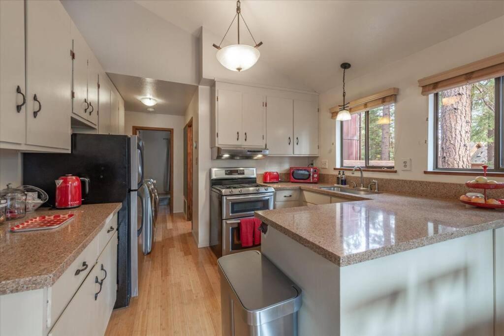 Cozy Pet-Friendly Cabin W Fenced-In Yard Close To Slopes Beach Town Carnelian Bay エクステリア 写真