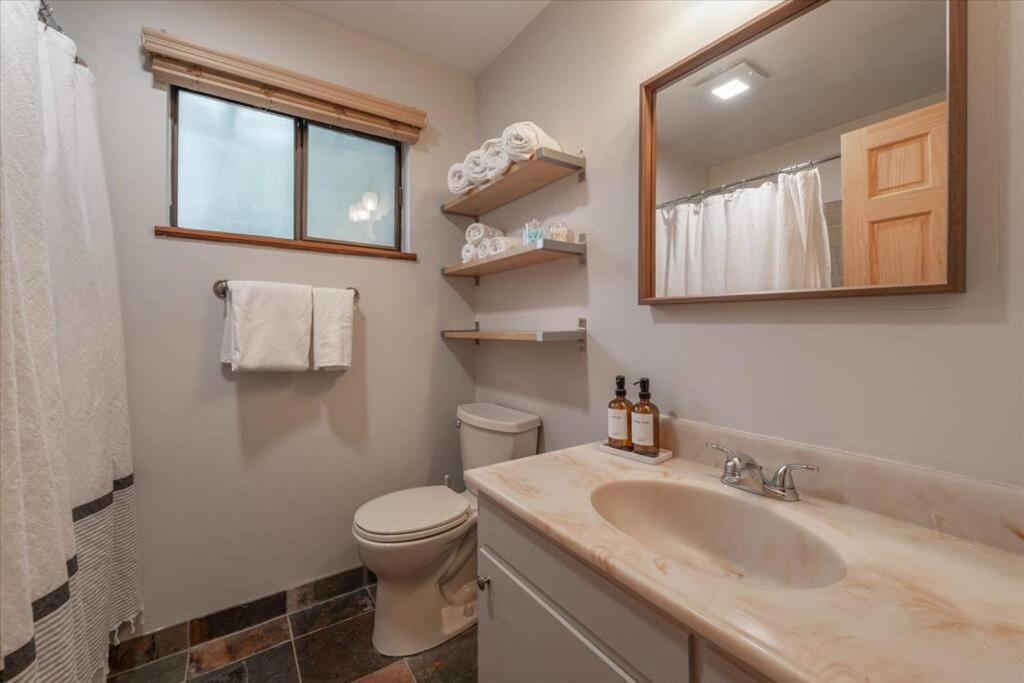 Cozy Pet-Friendly Cabin W Fenced-In Yard Close To Slopes Beach Town Carnelian Bay エクステリア 写真